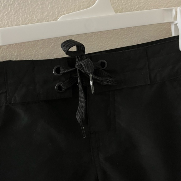 Ripcurl black women’s board shorts size 9 - Picture 2 of 4